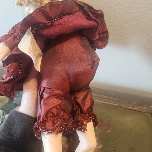 Vintage Dan Dee Collectors Edition Porcelain Doll - Picture 8 of 9